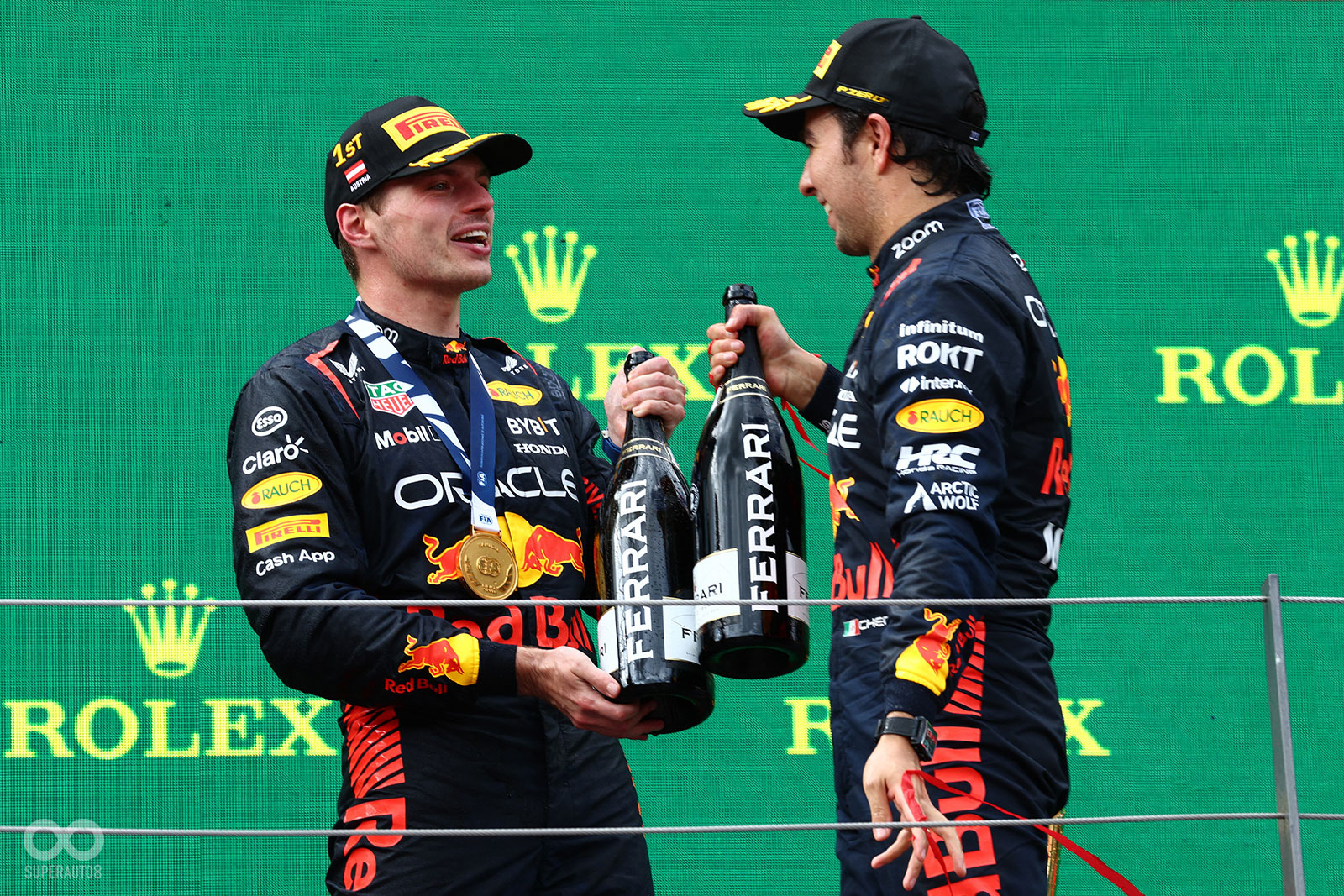 Red Bull車手在奧地利大獎賽雙雙登上頒獎台，Verstappen（左）奪冠、Pérez（右）則以季軍完賽